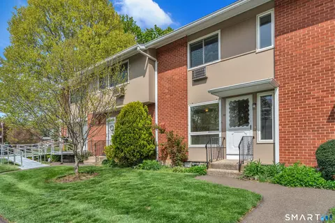 118 Centerbrook Rd, Hamden, CT 06518