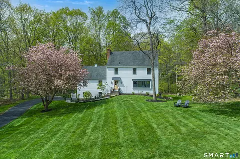 131 Fieldcrest Dr, Ridgefield, CT 06877