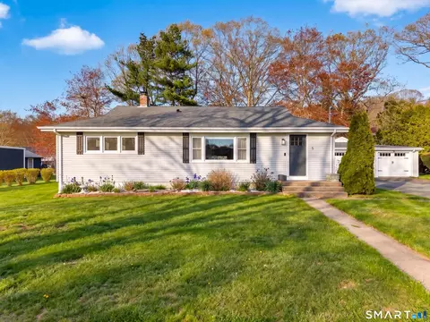 5 Oak Rd, Waterford, CT 06385
