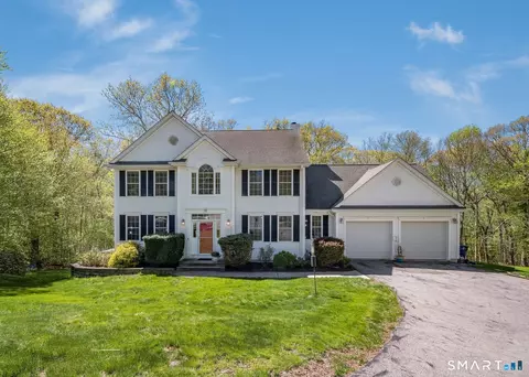 11 White Oak Ln, Quaker Hill, CT 06375