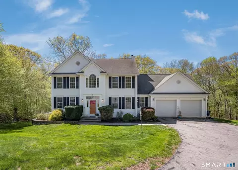 11 White Oak Ln, Quaker Hill, CT 06375