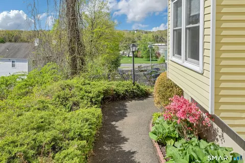 55 Mill Plain Rd #21-9, Danbury, CT 06811