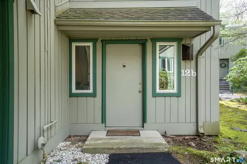 12 Byrne Ct #B, Farmington, CT 06032