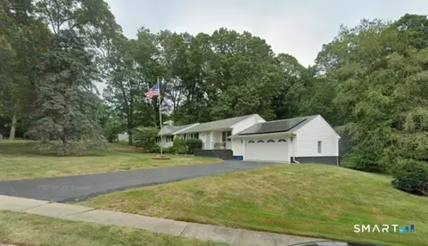 13 Robin Dr, East Haven, CT 06513
