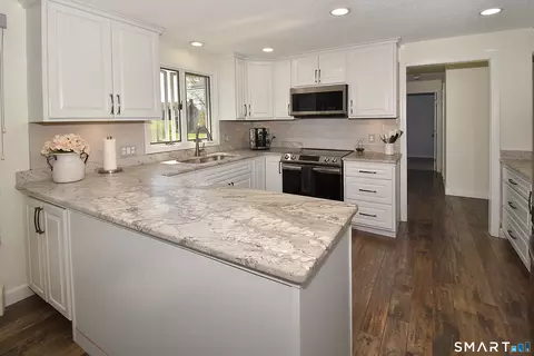 Kitchen - 98 Kildeer Ln, Suffield, CT 06078 photo 2 of 4
