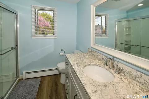 Bath - 98 Kildeer Ln, Suffield, CT 06078 photo 1 of 3