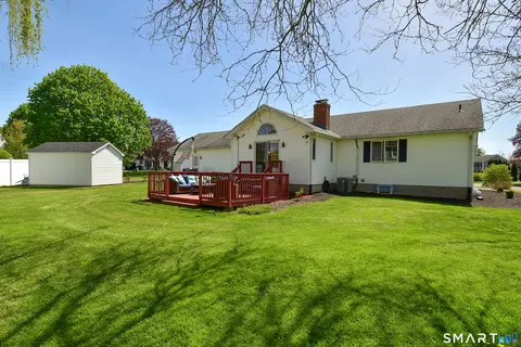 Exterior - 98 Kildeer Ln, Suffield, CT 06078 photo 3 of 5