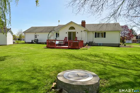 Exterior - 98 Kildeer Ln, Suffield, CT 06078 photo 5 of 5