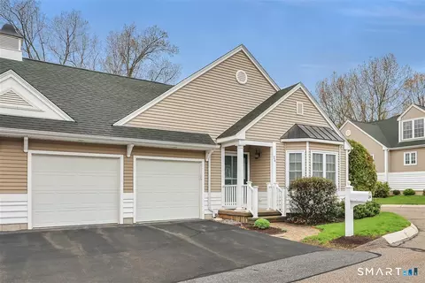 24 Lantern Ln #24, Vernon, CT 06066