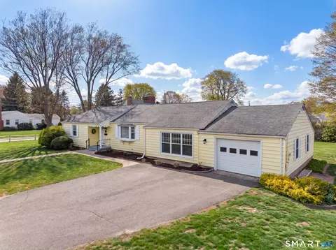46 Lynde St, Old Saybrook, CT 06475