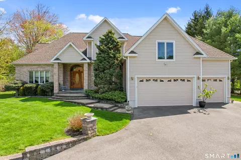 44 Chippenwood Ln, Bristol, CT 06010