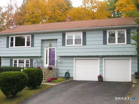 55 Beauvue Ter, Bridgeport, CT 06606