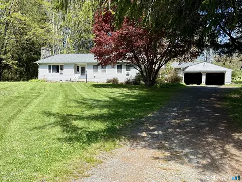 43 Bethwood Ln, Woodbury, CT 06798