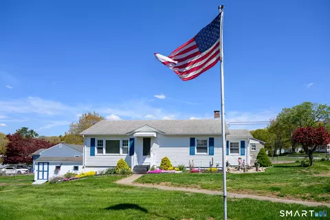 8 Teddy Ln, Norwich, CT 06360
