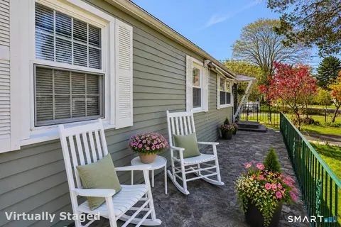 7 Mohawk Dr, Unionville, CT 06085