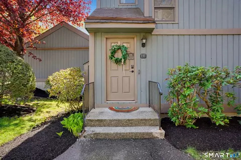 135 Heatherwood Dr #135, Brookfield, CT 06804