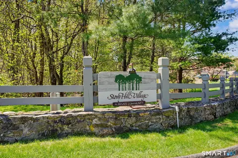 135 Heatherwood Dr #135, Brookfield, CT 06804