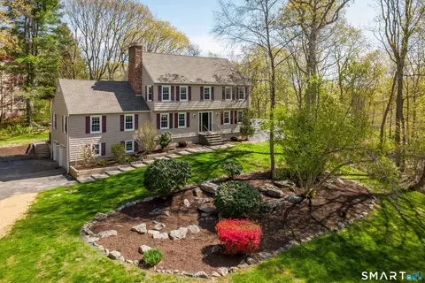19 Crabapple Ln, Newtown, CT 06470