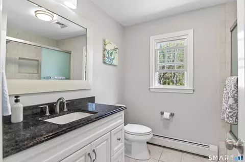 Bath - 19 Crabapple Ln, Newtown, CT 06470 photo 2 of 2