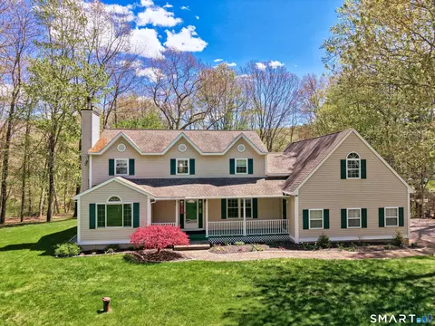 81 Amanda Ln, Naugatuck, CT 06770