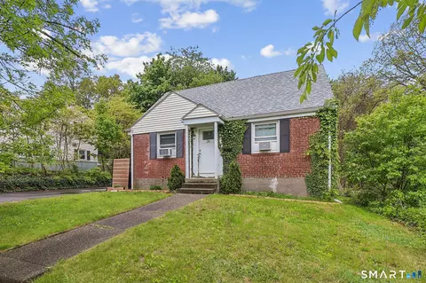26 Farnsworth St, Hamden, CT 06517
