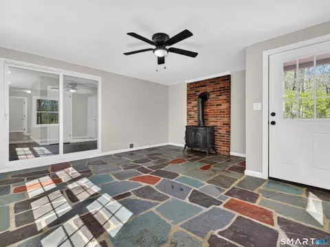 Living - 9 Ben Merrill Rd, Clinton, CT 06413 photo 2 of 5