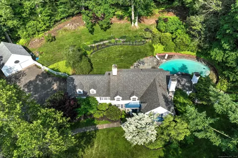 4 Brook Rd, Woodbridge, CT 06525