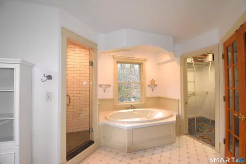 Bath - 378 Lathrop Rd, Plainfield, CT 06374 photo 3 of 5