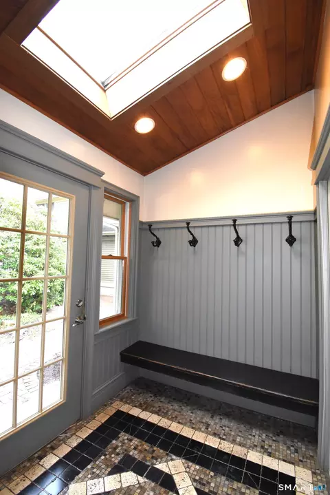 Entry Way - 378 Lathrop Rd, Plainfield, CT 06374 photo 1 of 6