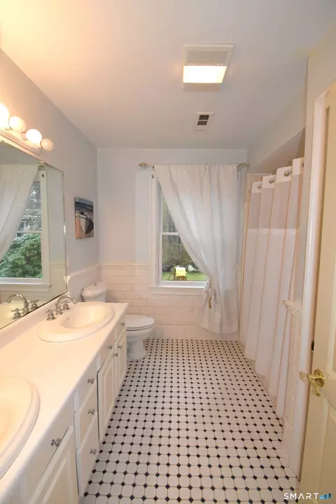 Bath - 378 Lathrop Rd, Plainfield, CT 06374 photo 4 of 5