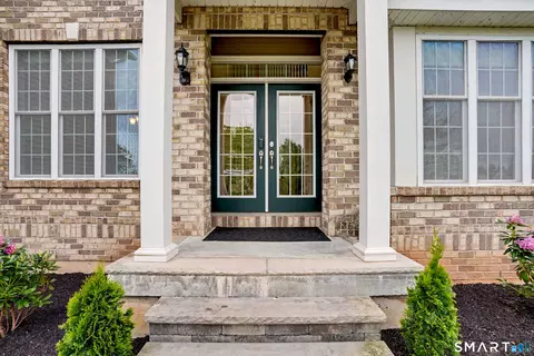 4 Poppy Ln, Wallingford, CT 06492