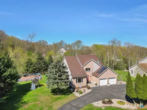 121 Bartholomew Rd, Middletown, CT 06457