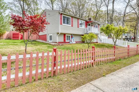 1 Gem Dr, Willimantic, CT 06226
