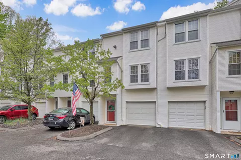 380 Hitchcock Rd #219, Waterbury, CT 06705