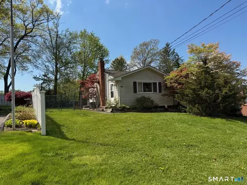 81 Arnold Dr, East Hartford, CT 06108