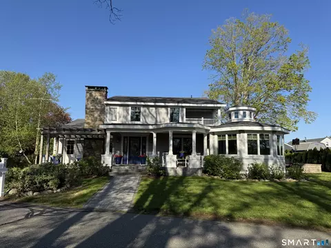 15 Lake Shore Dr, Niantic, CT 06357
