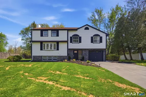 32 Brentwood Dr, Bloomfield, CT 06002