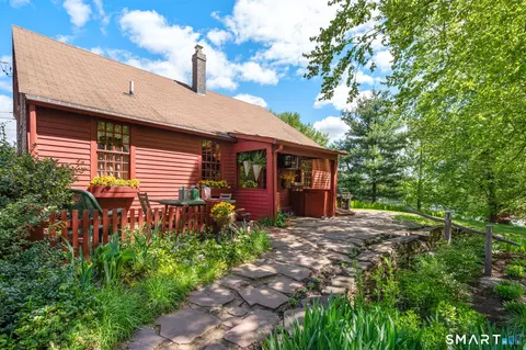 Exterior - 921 Thompsonville Rd, Suffield, CT 06078 photo 5 of 10