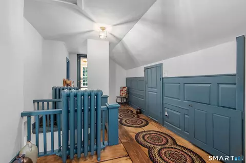 Entry Way - 921 Thompsonville Rd, Suffield, CT 06078 photo 4 of 5