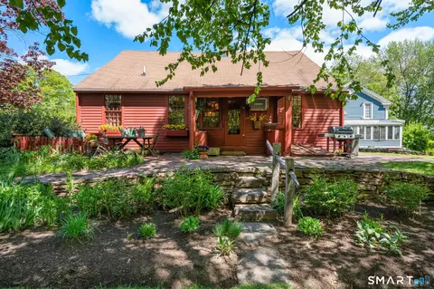 Exterior - 921 Thompsonville Rd, Suffield, CT 06078 photo 6 of 10
