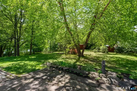Exterior - 921 Thompsonville Rd, Suffield, CT 06078 photo 8 of 10