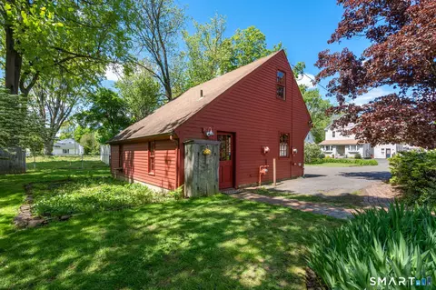 Exterior - 921 Thompsonville Rd, Suffield, CT 06078 photo 4 of 10