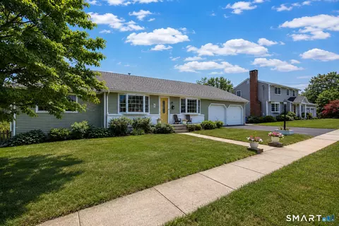 125 Mcleod Pl, Stratford, CT 06614