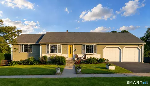 125 Mcleod Pl, Stratford, CT 06614