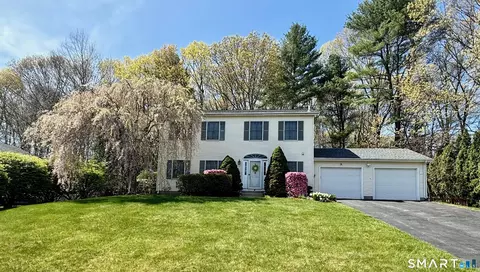 4 Desjardins Dr, Uncasville, CT 06382