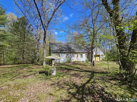 Exterior - 98 Hogs Back Rd, Oxford, CT 06478 photo 2 of 3