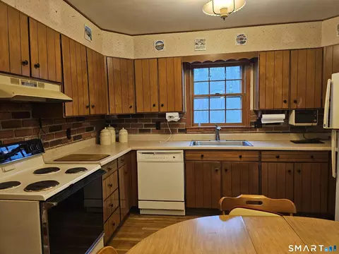 Kitchen - 98 Hogs Back Rd, Oxford, CT 06478 photo 1 of 1