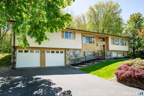 121 Shepard Dr, Manchester, CT 06040