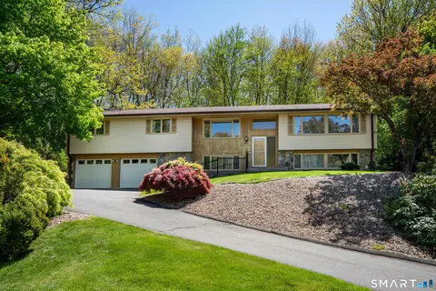 121 Shepard Dr, Manchester, CT 06040