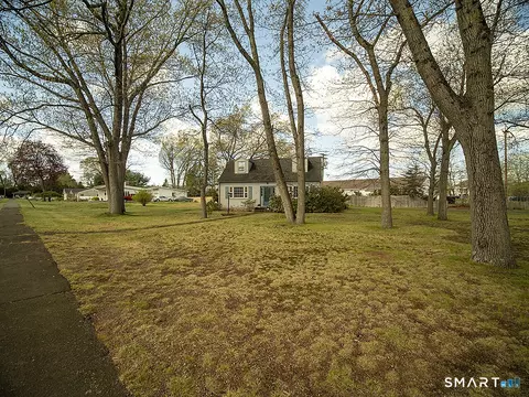 18 Kimberly Cir, North Haven, CT 06473